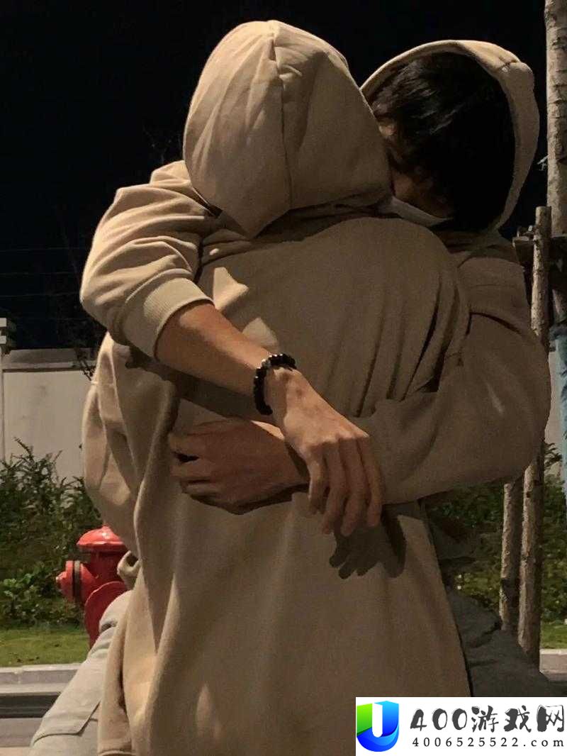 双男主真人素材免费观看：精彩剧情与角色互动全解析，沉浸式体验双男主魅力