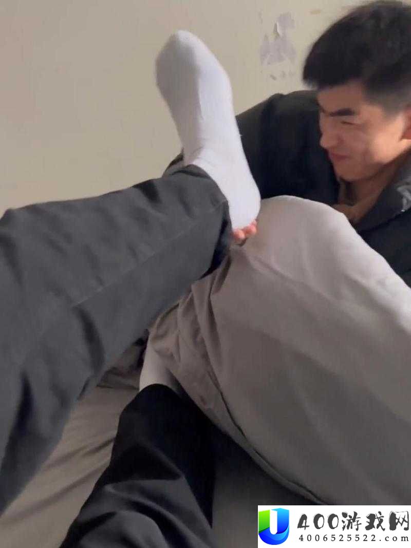 揭秘Chinese男男體育生Gay的生活日常：他们如何在运动场上展现自我与情感？